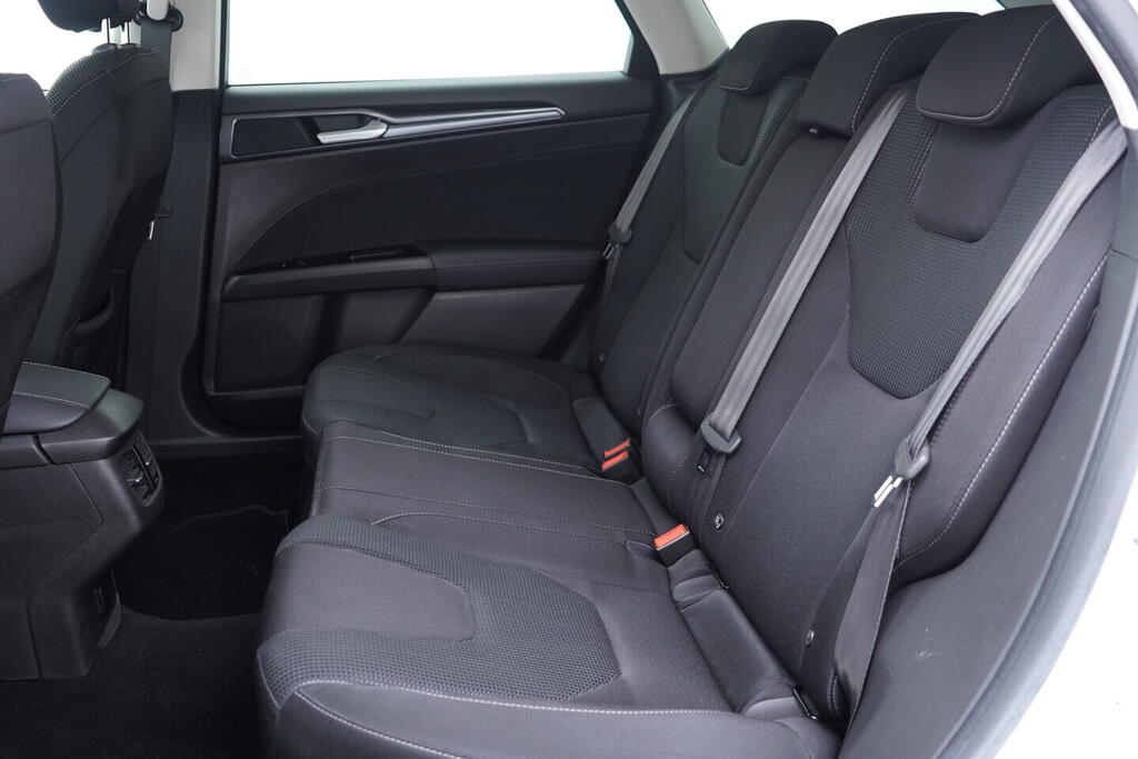 OV190V09032_36.webp_MONDEO Titanium 2.0  110 kW manuál