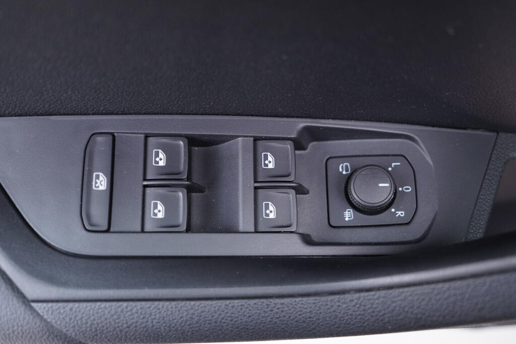 OV190V09034_20.webp_KAROQ Selection 1.5 TSI 110 kW automat, DPH