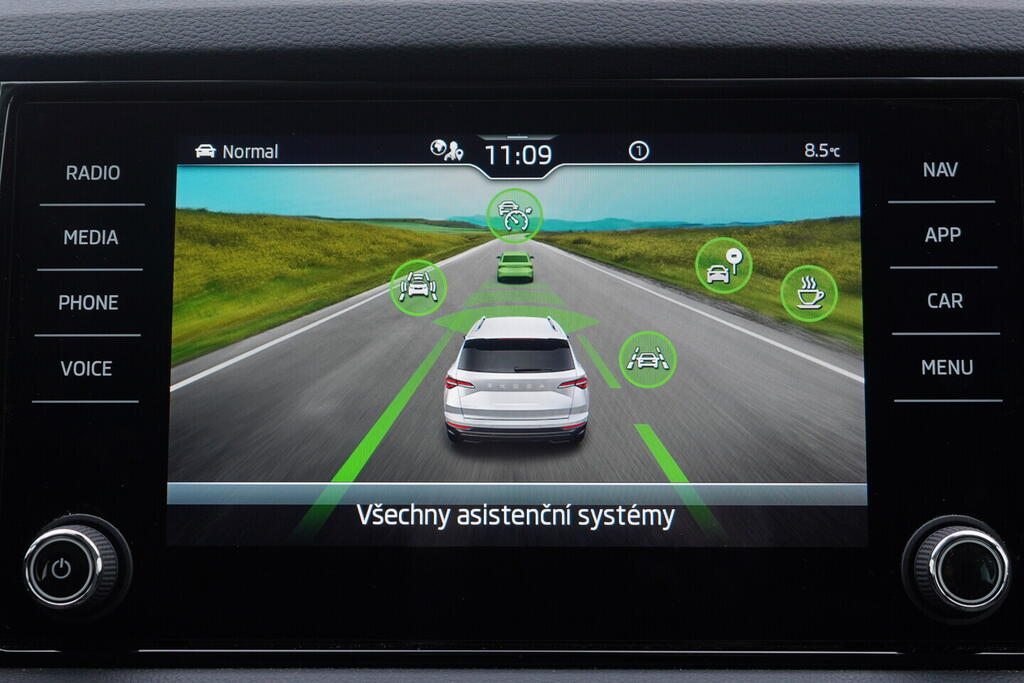 OV190V09034_30.webp_KAROQ Selection 1.5 TSI 110 kW automat, DPH