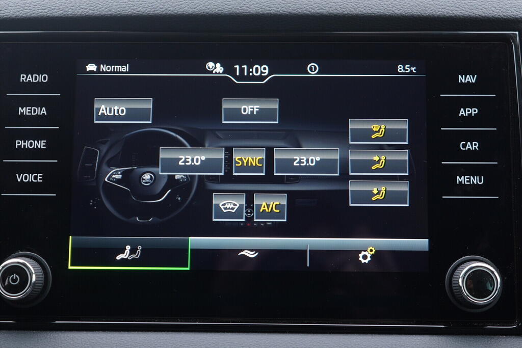 OV190V09034_32.webp_KAROQ Selection 1.5 TSI 110 kW automat, DPH