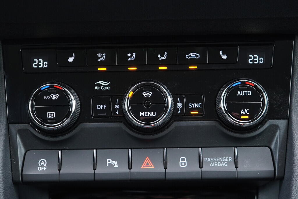 OV190V09034_33.webp_KAROQ Selection 1.5 TSI 110 kW automat, DPH