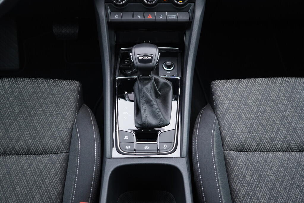 OV190V09034_34.webp_KAROQ Selection 1.5 TSI 110 kW automat, DPH