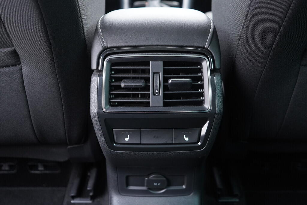 OV190V09034_36.webp_KAROQ Selection 1.5 TSI 110 kW automat, DPH