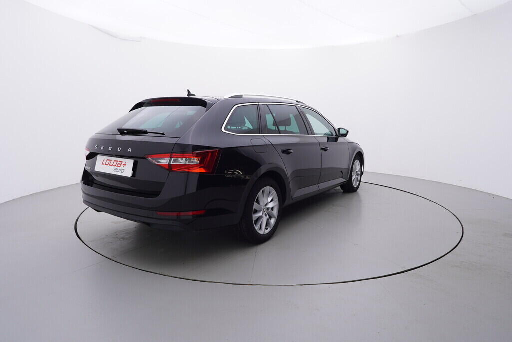 OV190V09036_14.webp_SUPERB Style Plus 2.0 TDI 110 kW automat