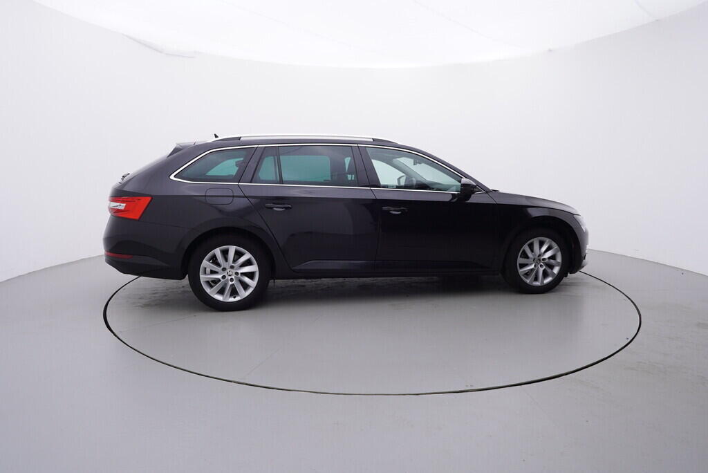 OV190V09036_15.webp_SUPERB Style Plus 2.0 TDI 110 kW automat