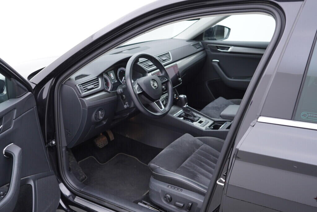 OV190V09036_18.webp_SUPERB Style Plus 2.0 TDI 110 kW automat