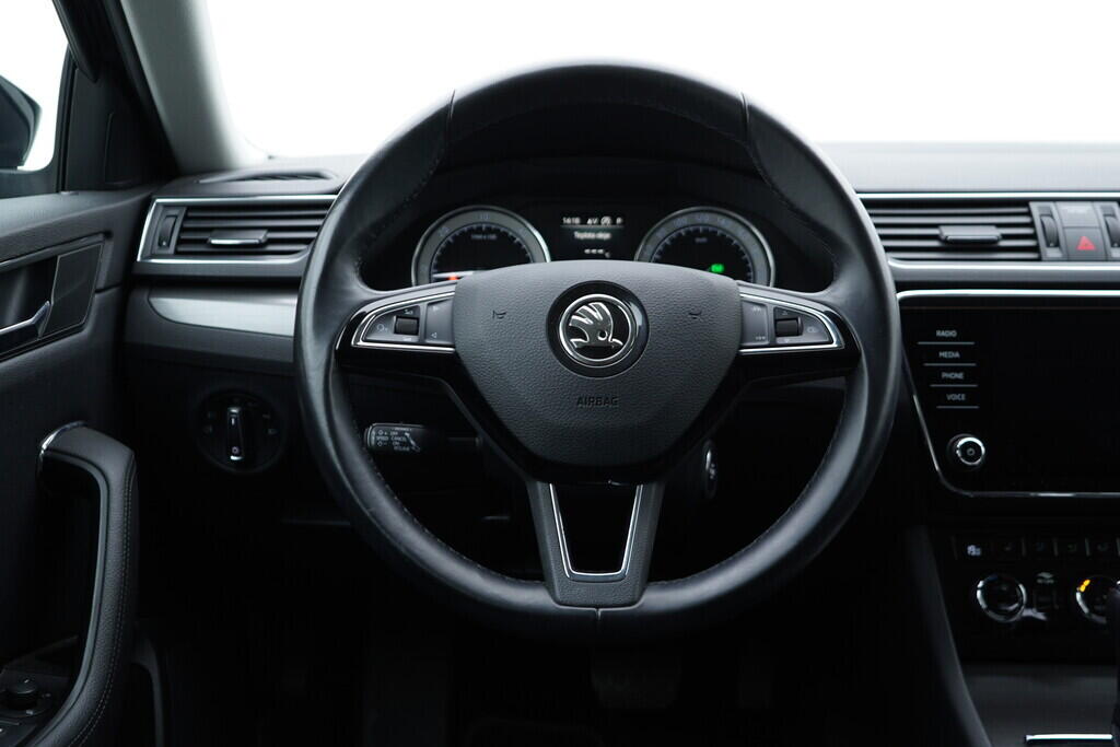 OV190V09036_30.webp_SUPERB Style Plus 2.0 TDI 110 kW automat