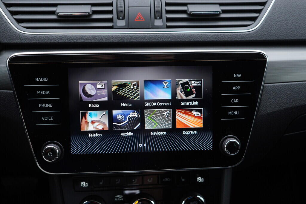 OV190V09036_31.webp_SUPERB Style Plus 2.0 TDI 110 kW automat