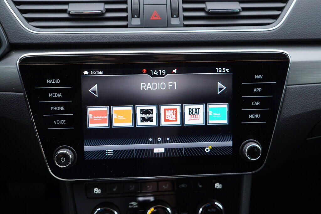 OV190V09036_33.webp_SUPERB Style Plus 2.0 TDI 110 kW automat