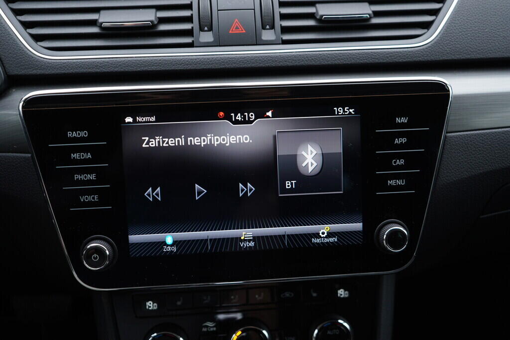 OV190V09036_34.webp_SUPERB Style Plus 2.0 TDI 110 kW automat