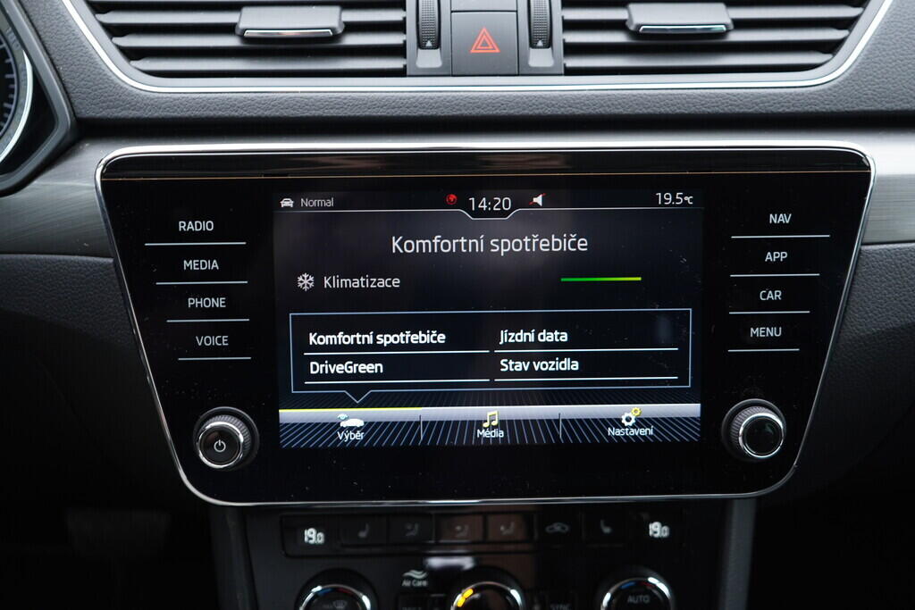 OV190V09036_36.webp_SUPERB Style Plus 2.0 TDI 110 kW automat