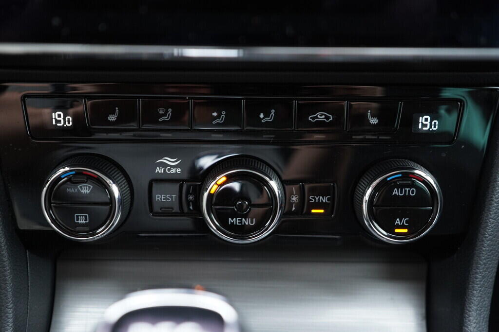 OV190V09036_39.webp_SUPERB Style Plus 2.0 TDI 110 kW automat