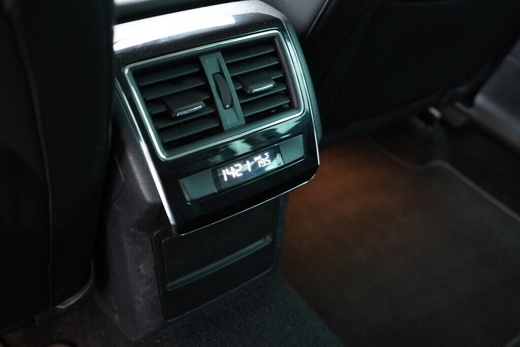 OV190V09036_42.webp_SUPERB Style Plus 2.0 TDI 110 kW automat