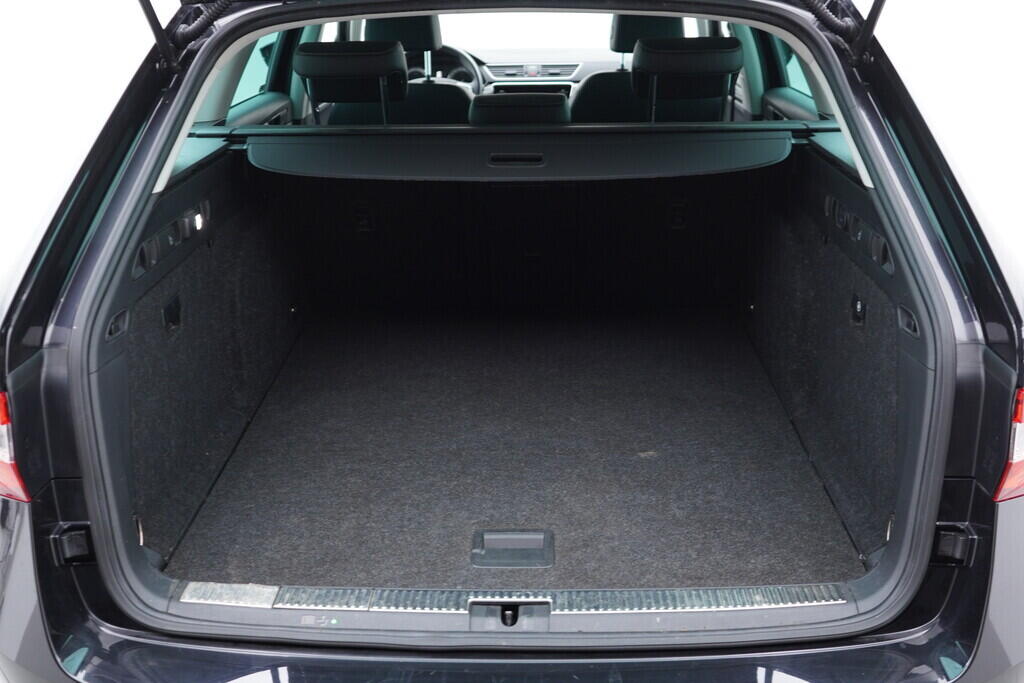 OV190V09036_44.webp_SUPERB Style Plus 2.0 TDI 110 kW automat