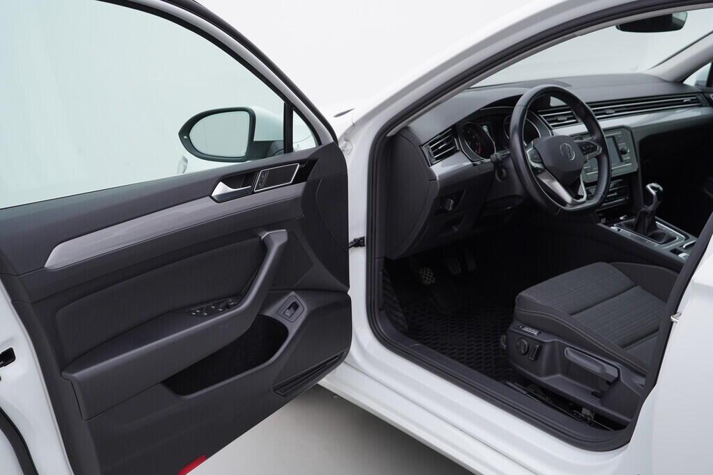 OV190V09040_18.webp_PASSAT Business 1.5 TSI 110 kW manuál, DPH