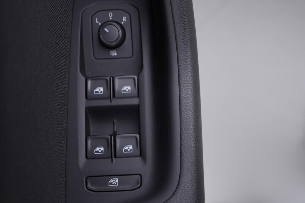 OV190V09040_20.webp_PASSAT Business 1.5 TSI 110 kW manuál, DPH