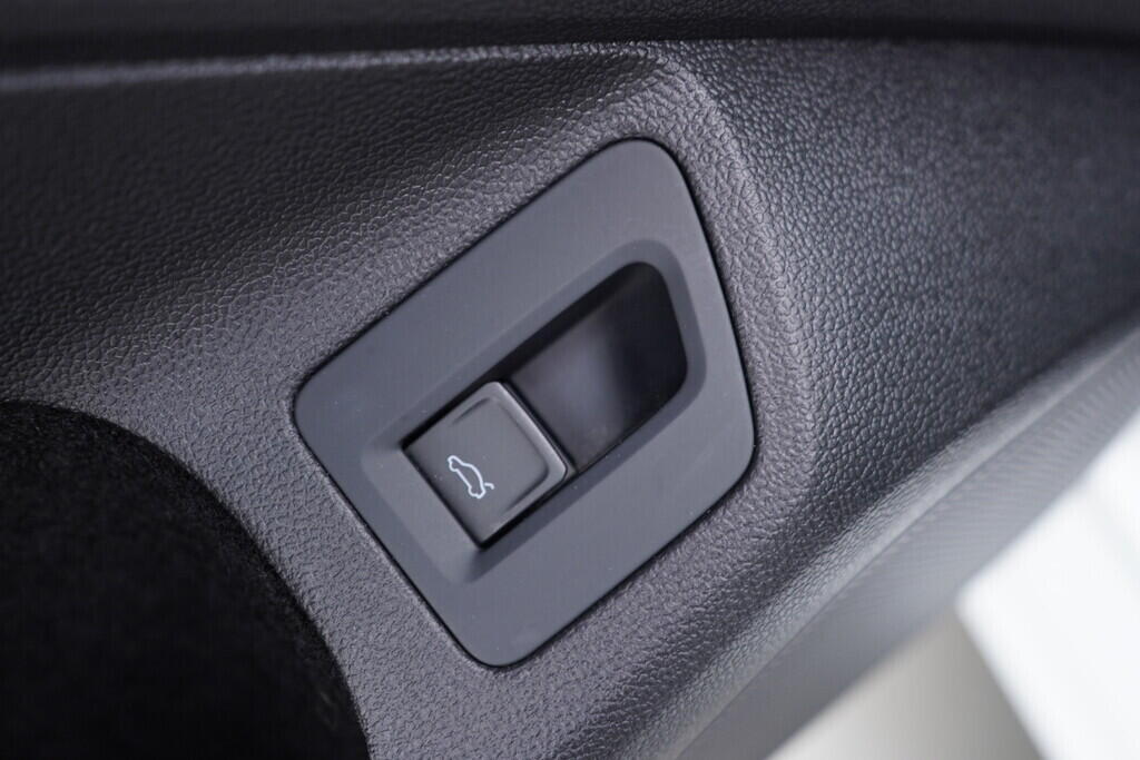 OV190V09040_21.webp_PASSAT Business 1.5 TSI 110 kW manuál, DPH
