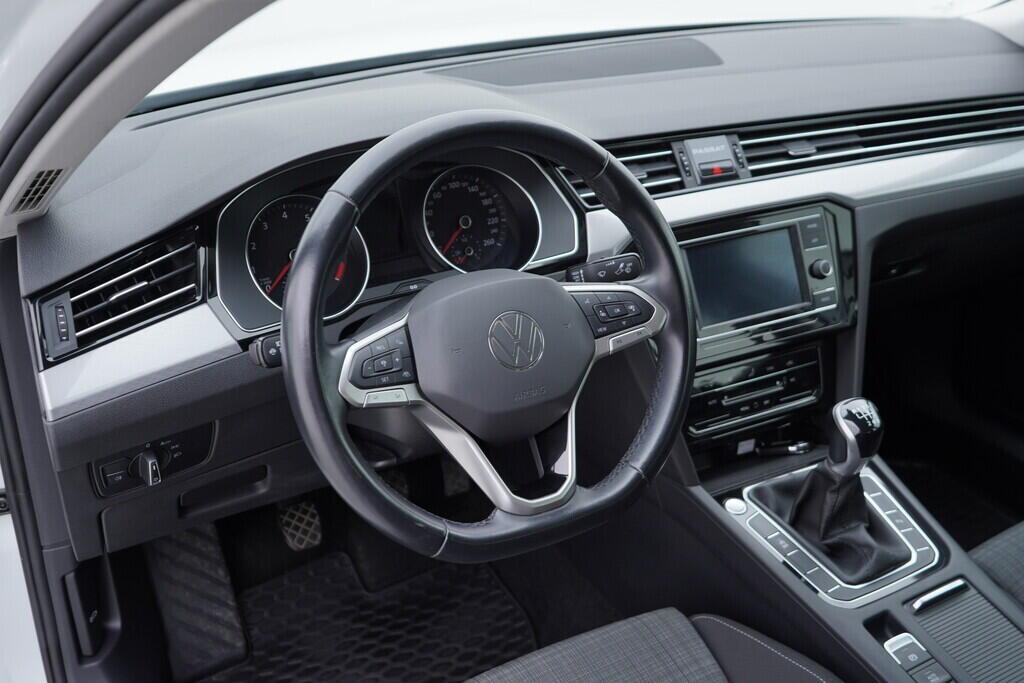 OV190V09040_23.webp_PASSAT Business 1.5 TSI 110 kW manuál, DPH