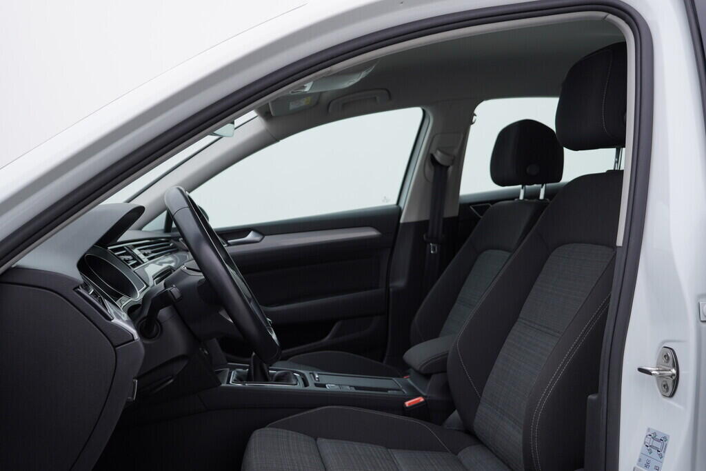 OV190V09040_24.webp_PASSAT Business 1.5 TSI 110 kW manuál, DPH