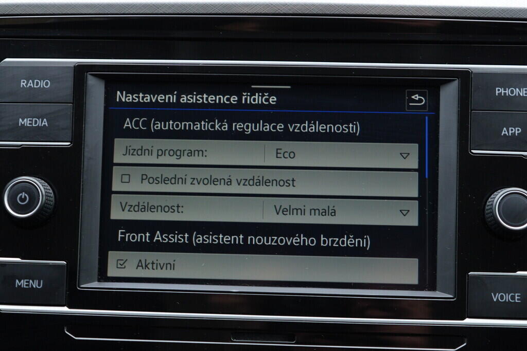 OV190V09040_30.webp_PASSAT Business 1.5 TSI 110 kW manuál, DPH