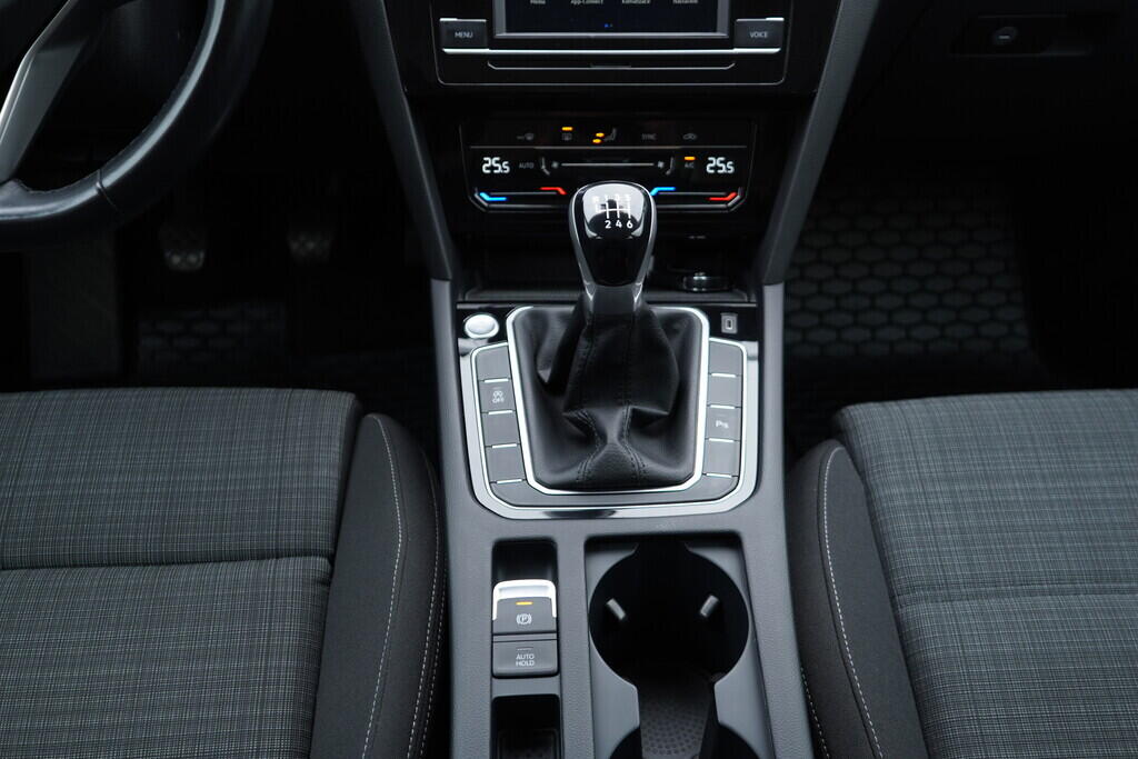 OV190V09040_34.webp_PASSAT Business 1.5 TSI 110 kW manuál, DPH