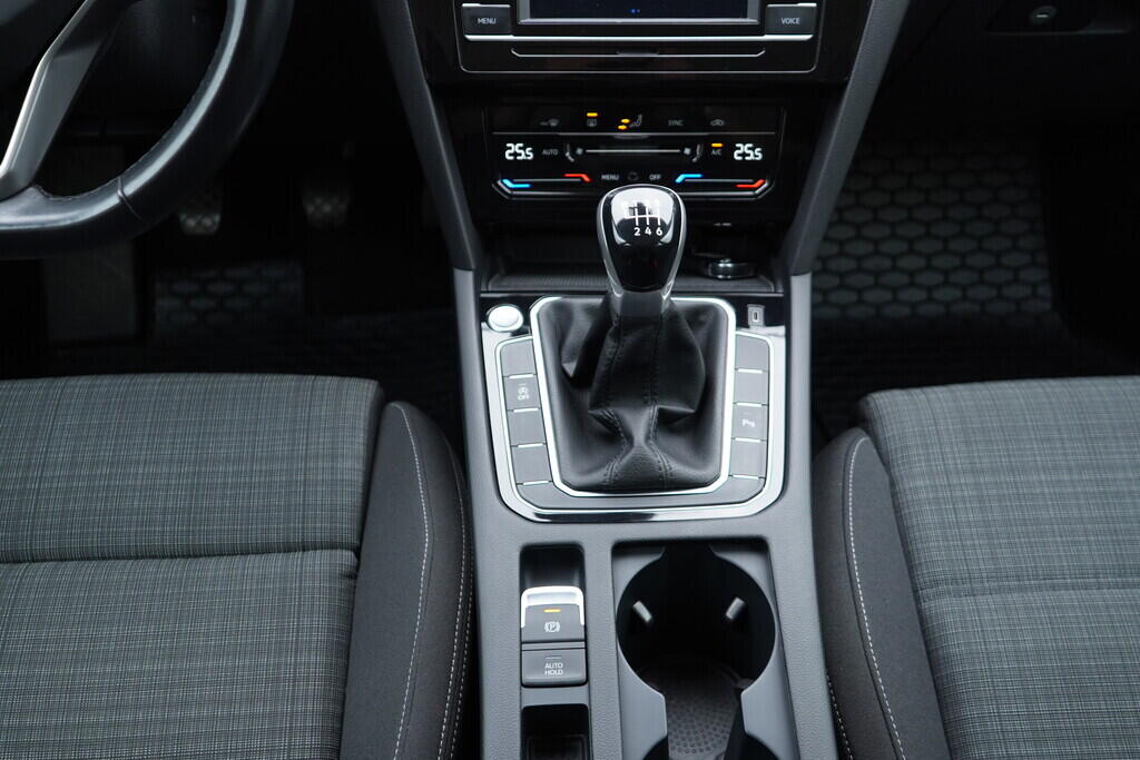 OV190V09040_35.webp_PASSAT Business 1.5 TSI 110 kW manuál, DPH