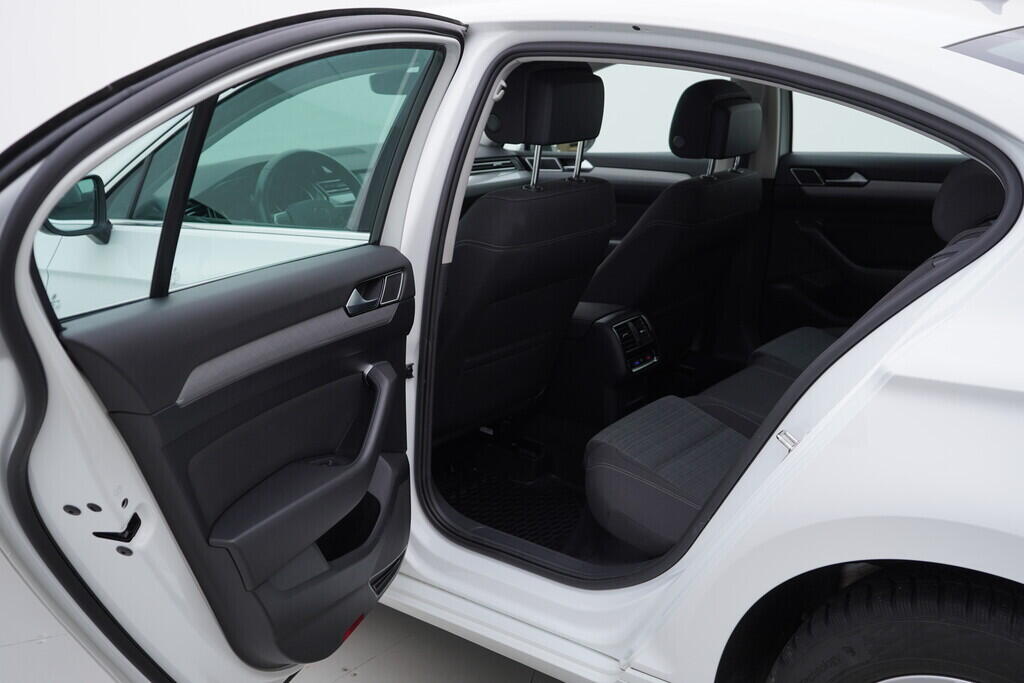 OV190V09040_37.webp_PASSAT Business 1.5 TSI 110 kW manuál, DPH