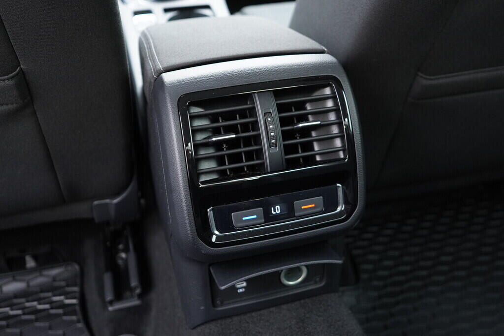 OV190V09040_38.webp_PASSAT Business 1.5 TSI 110 kW manuál, DPH