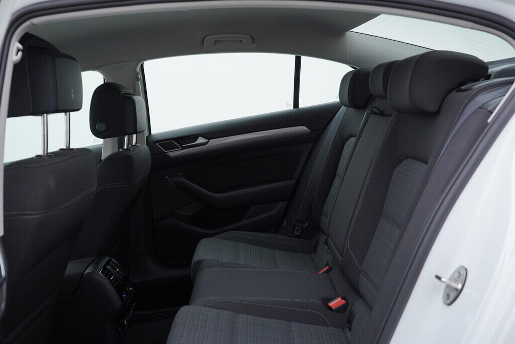 OV190V09040_39.webp_PASSAT Business 1.5 TSI 110 kW manuál, DPH