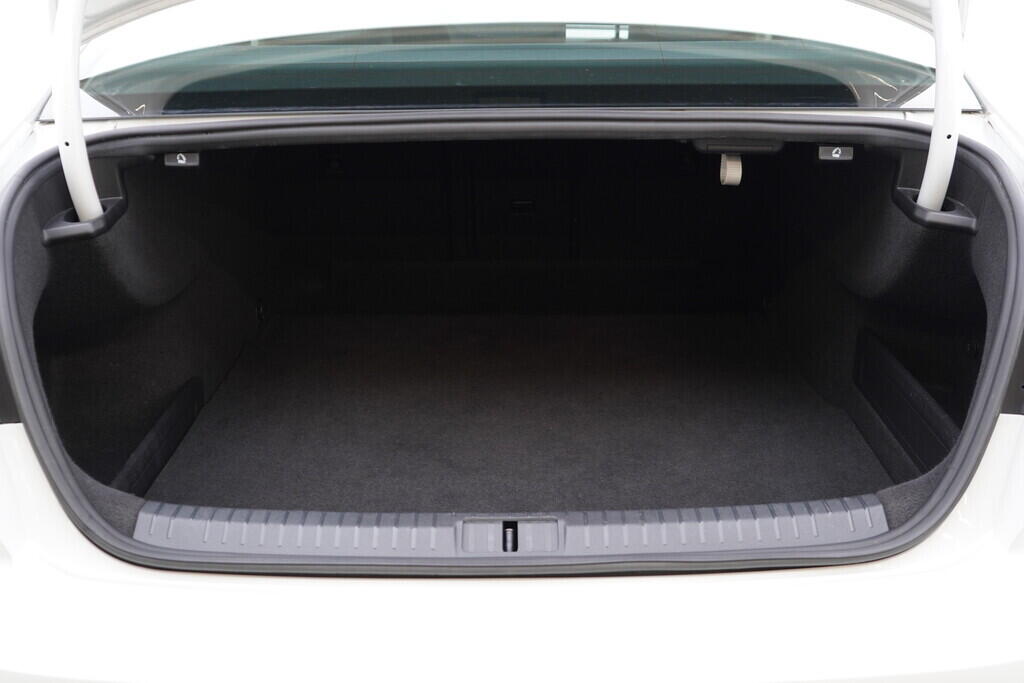 OV190V09040_40.webp_PASSAT Business 1.5 TSI 110 kW manuál, DPH