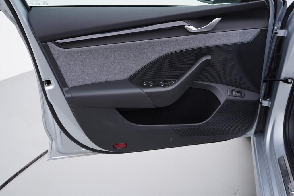 OV190V09043_19.webp_OCTAVIA Top Selection 1.5 TSI 110 kW manuál, DPH