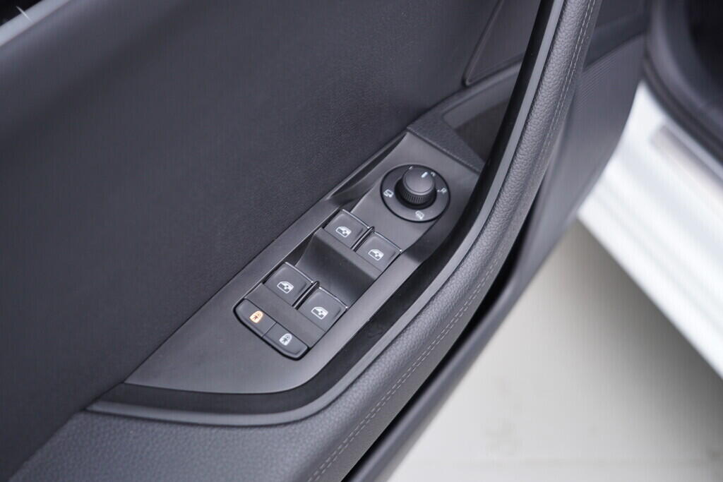 OV190V09047_20.webp_SUPERB L&K 1.4 TSI 1 kW automat, DPH