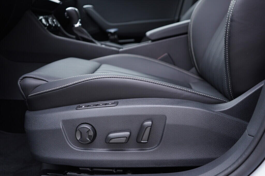 OV190V09047_22.webp_SUPERB L&K 1.4 TSI 1 kW automat, DPH