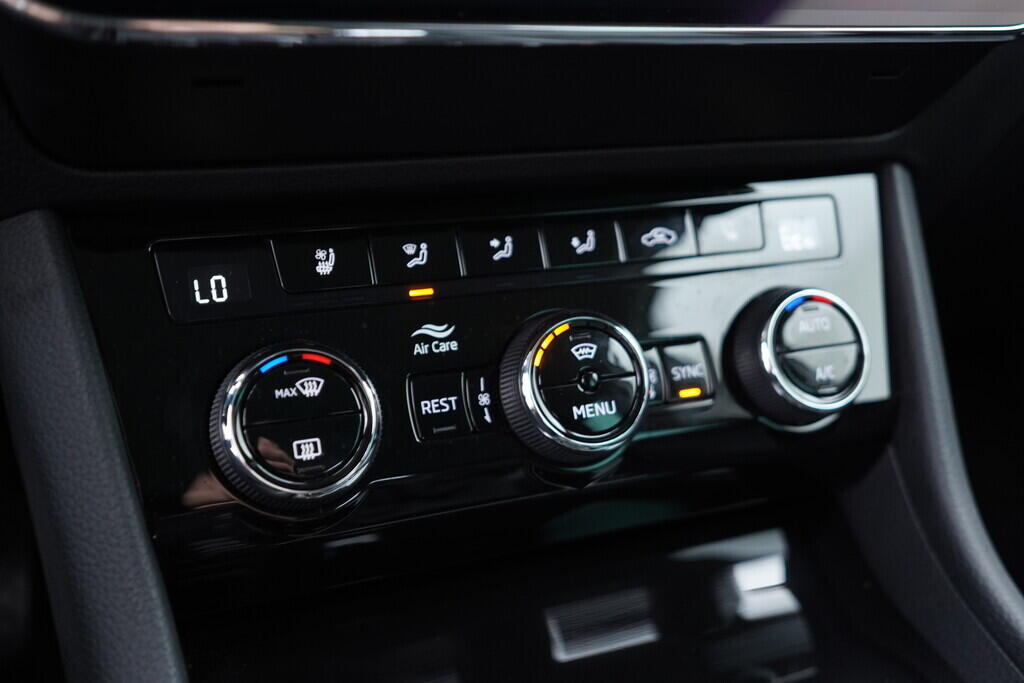 OV190V09047_35.webp_SUPERB L&K 1.4 TSI 1 kW automat, DPH