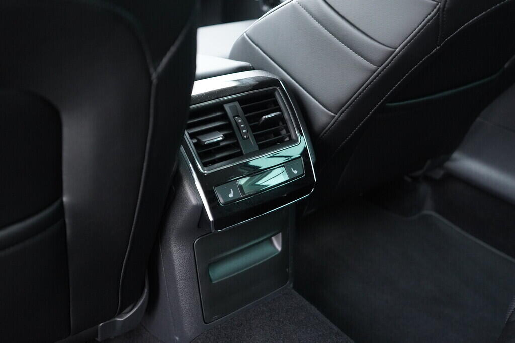 OV190V09047_38.webp_SUPERB L&K 1.4 TSI 1 kW automat, DPH