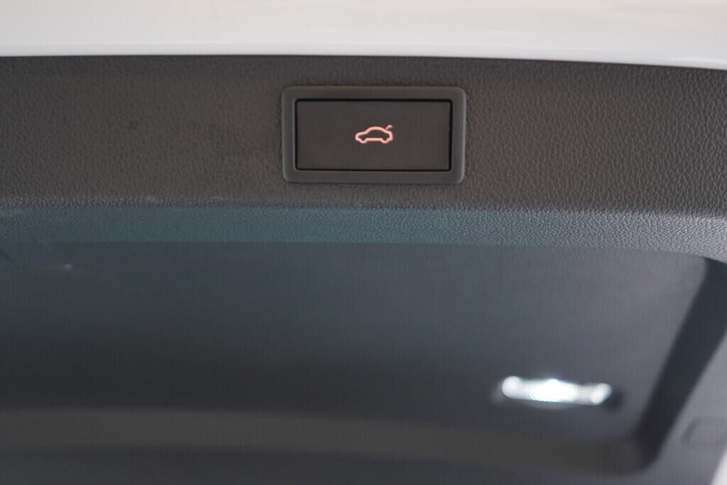 OV190V09047_40.webp_SUPERB L&K 1.4 TSI 1 kW automat, DPH