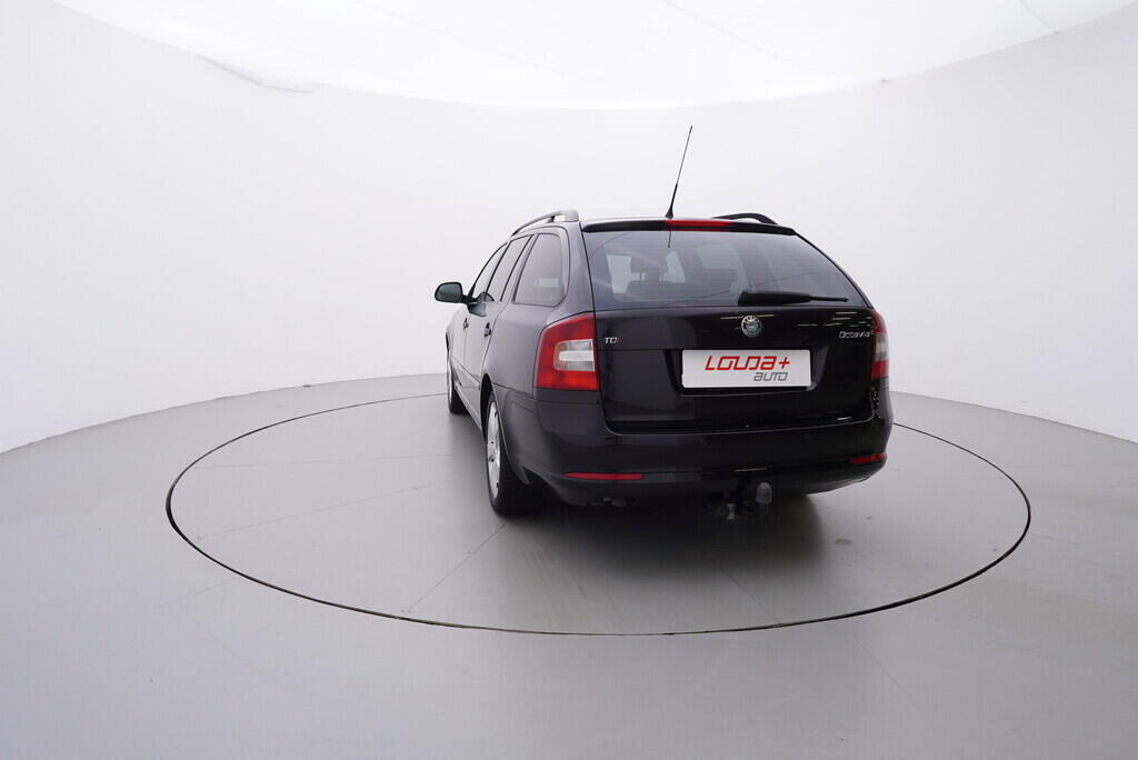 OV190V09049_13.webp_OCTAVIA Ambiente 2.0 TDI 103 kW manuál