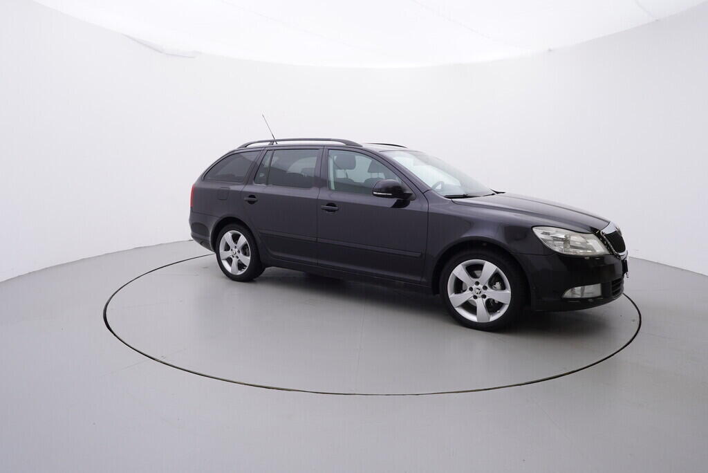 OV190V09049_16.webp_OCTAVIA Ambiente 2.0 TDI 103 kW manuál
