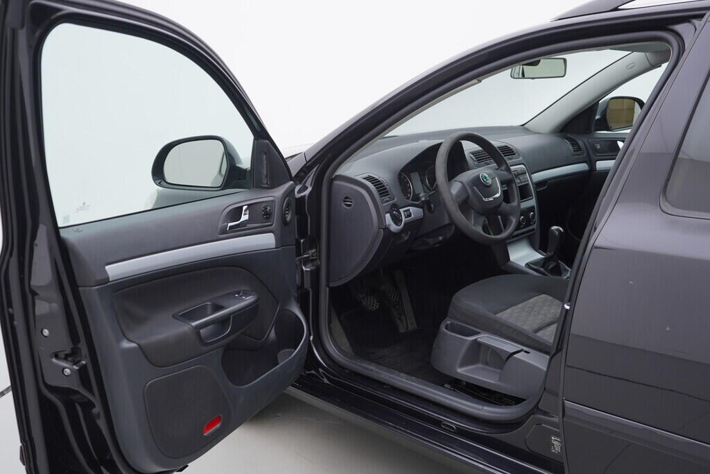 OV190V09049_18.webp_OCTAVIA Ambiente 2.0 TDI 103 kW manuál