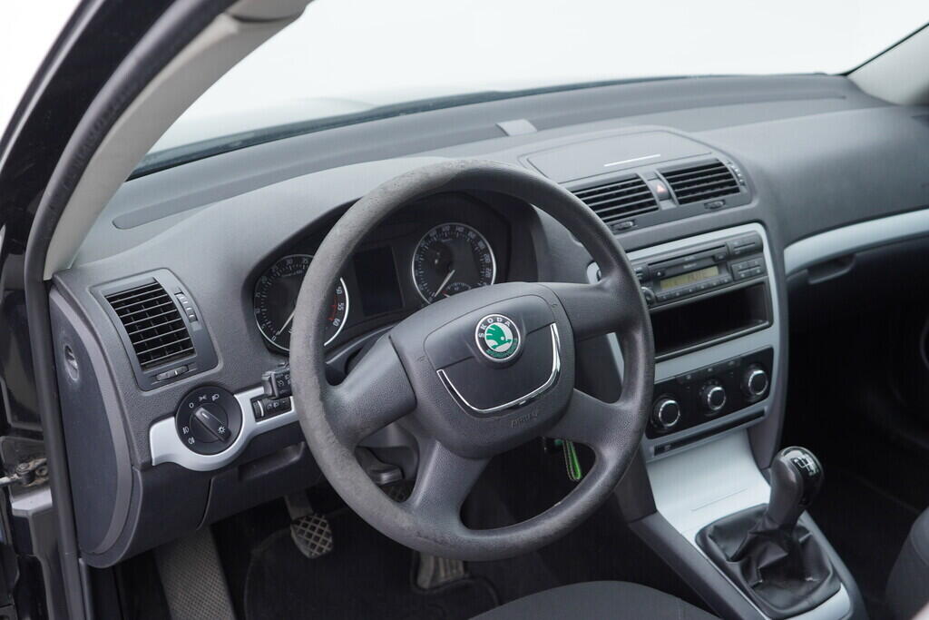 OV190V09049_22.webp_OCTAVIA Ambiente 2.0 TDI 103 kW manuál