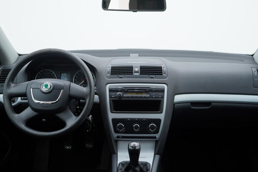 OV190V09049_26.webp_OCTAVIA Ambiente 2.0 TDI 103 kW manuál