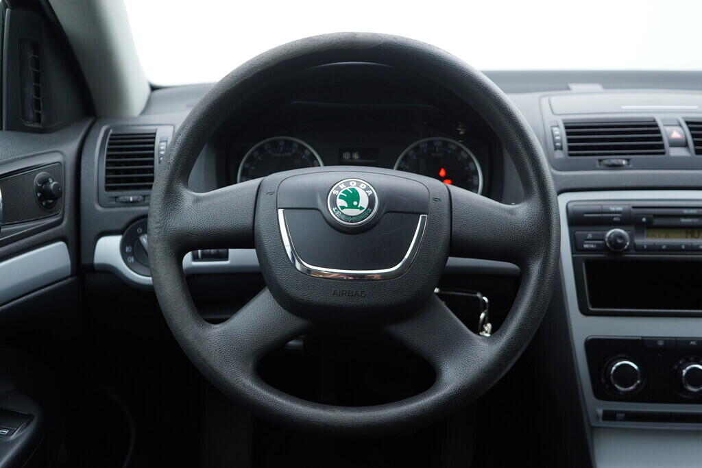 OV190V09049_27.webp_OCTAVIA Ambiente 2.0 TDI 103 kW manuál