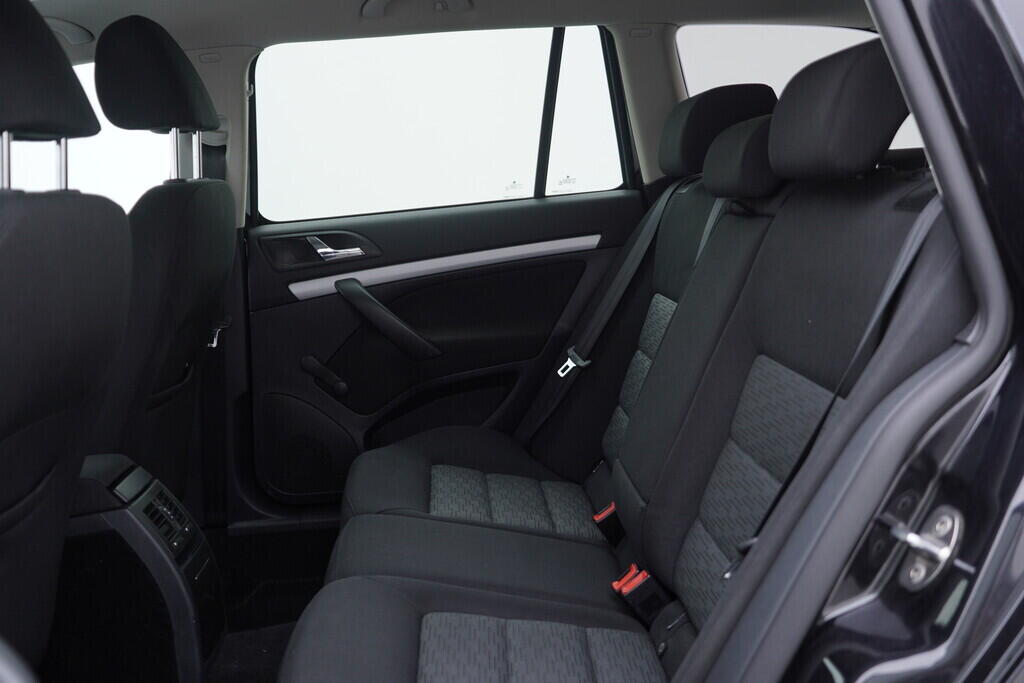 OV190V09049_33.webp_OCTAVIA Ambiente 2.0 TDI 103 kW manuál