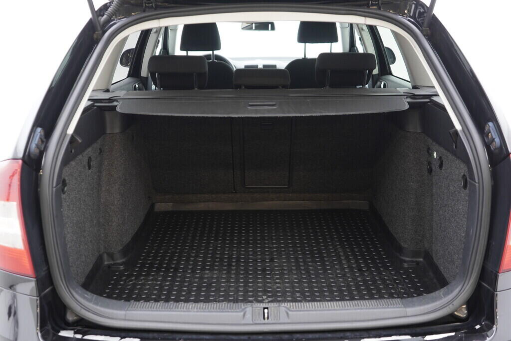 OV190V09049_34.webp_OCTAVIA Ambiente 2.0 TDI 103 kW manuál