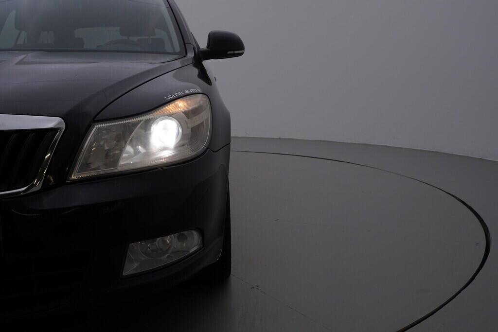 OV190V09049_38.webp_OCTAVIA Ambiente 2.0 TDI 103 kW manuál