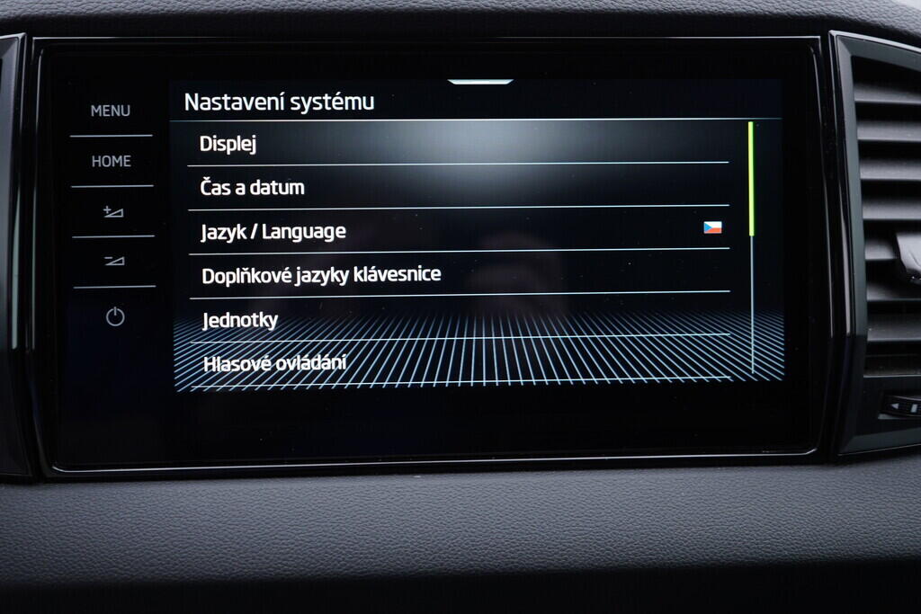 OV190V09067_33.webp_KAROQ SportLine 2.0 TSI 140 kW automat, DPH
