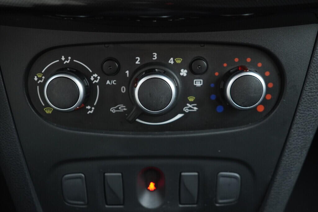 OV190V09069_33.webp_LOGAN  1.0 SCe 54 kW manuál
