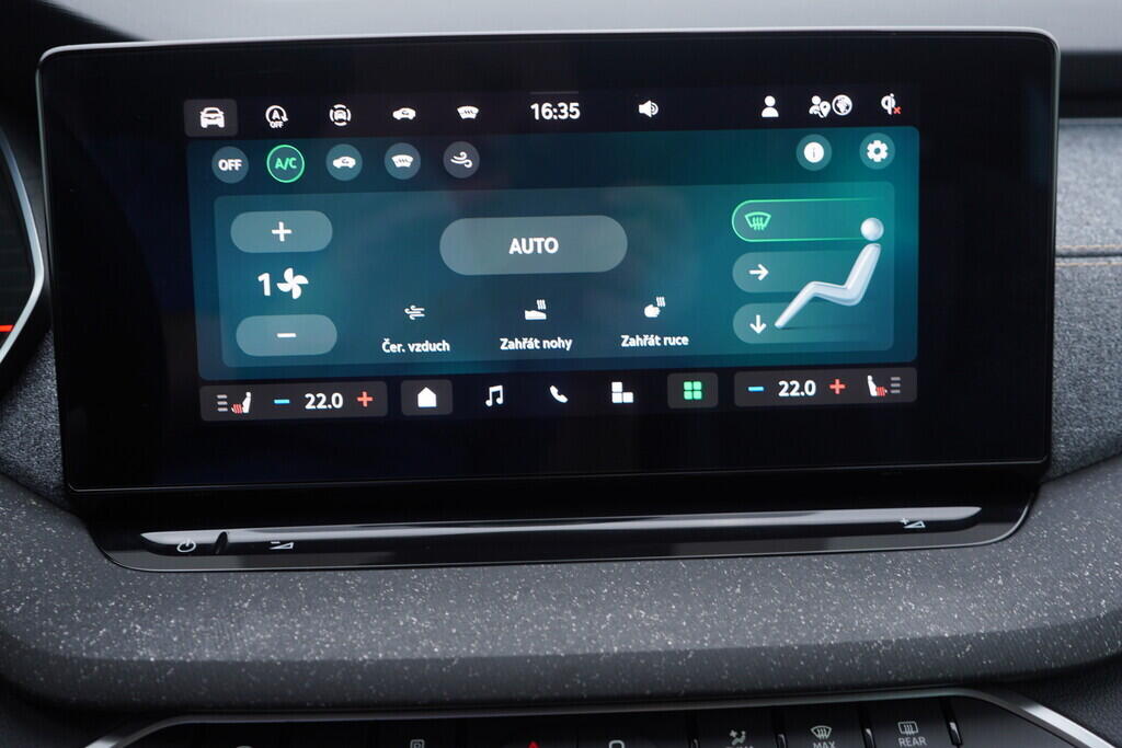 OV190V09090_30.webp_OCTAVIA Top Selection 1.5 TSI 110 kW manuál, DPH