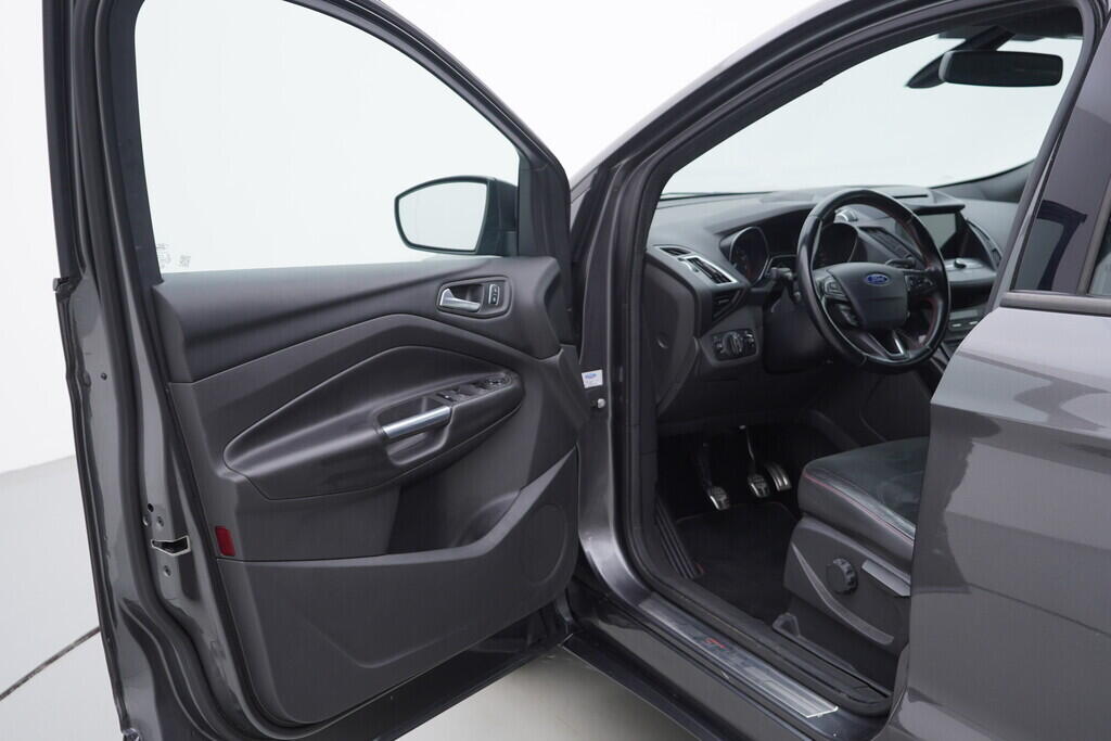 OV190V09093_18.webp_KUGA ST-Line  1.5 EcoBoost 110 kW manuál
