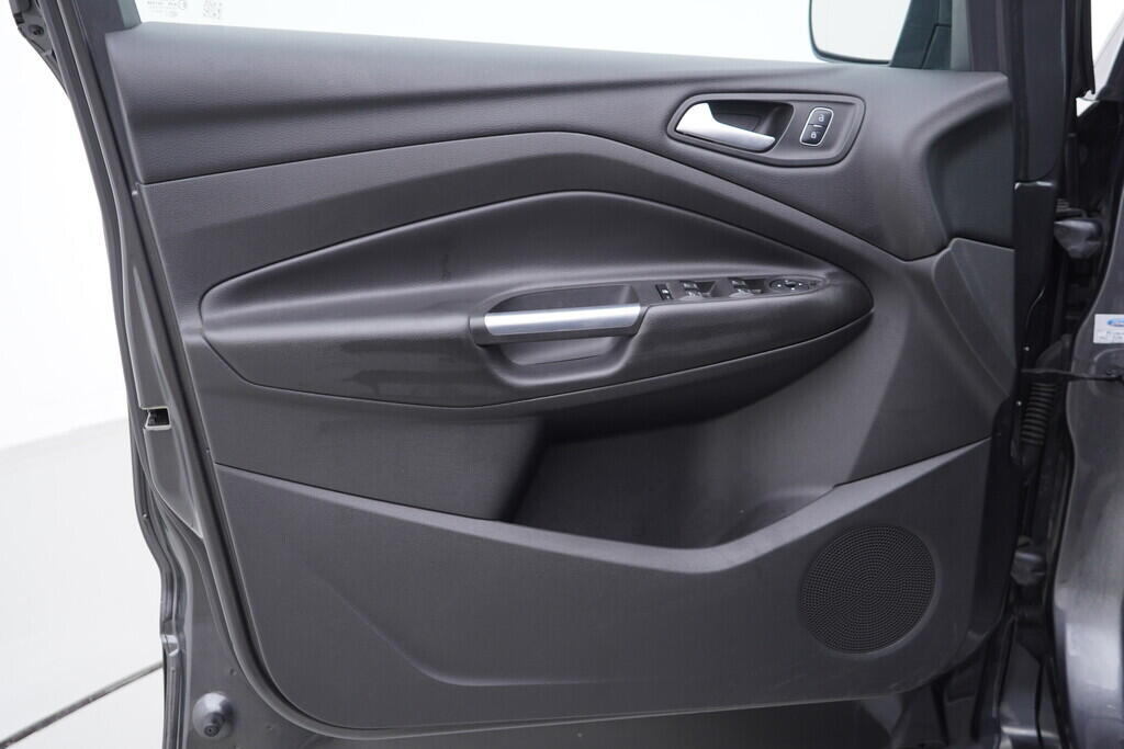 OV190V09093_19.webp_KUGA ST-Line  1.5 EcoBoost 110 kW manuál